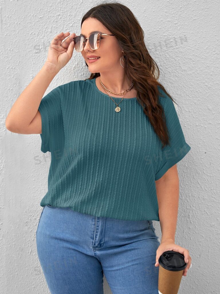 تي شيرت SHEIN LUNE Plus بأكمام جناح الخفاش