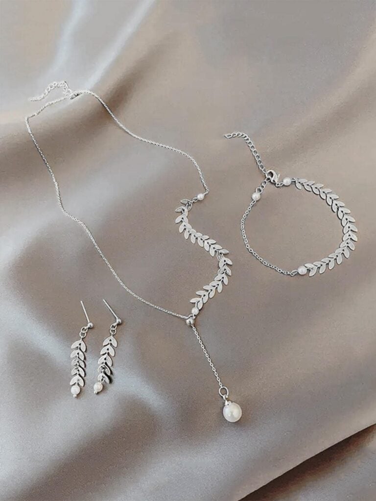 مجموعة مجوهرات اربع قطع