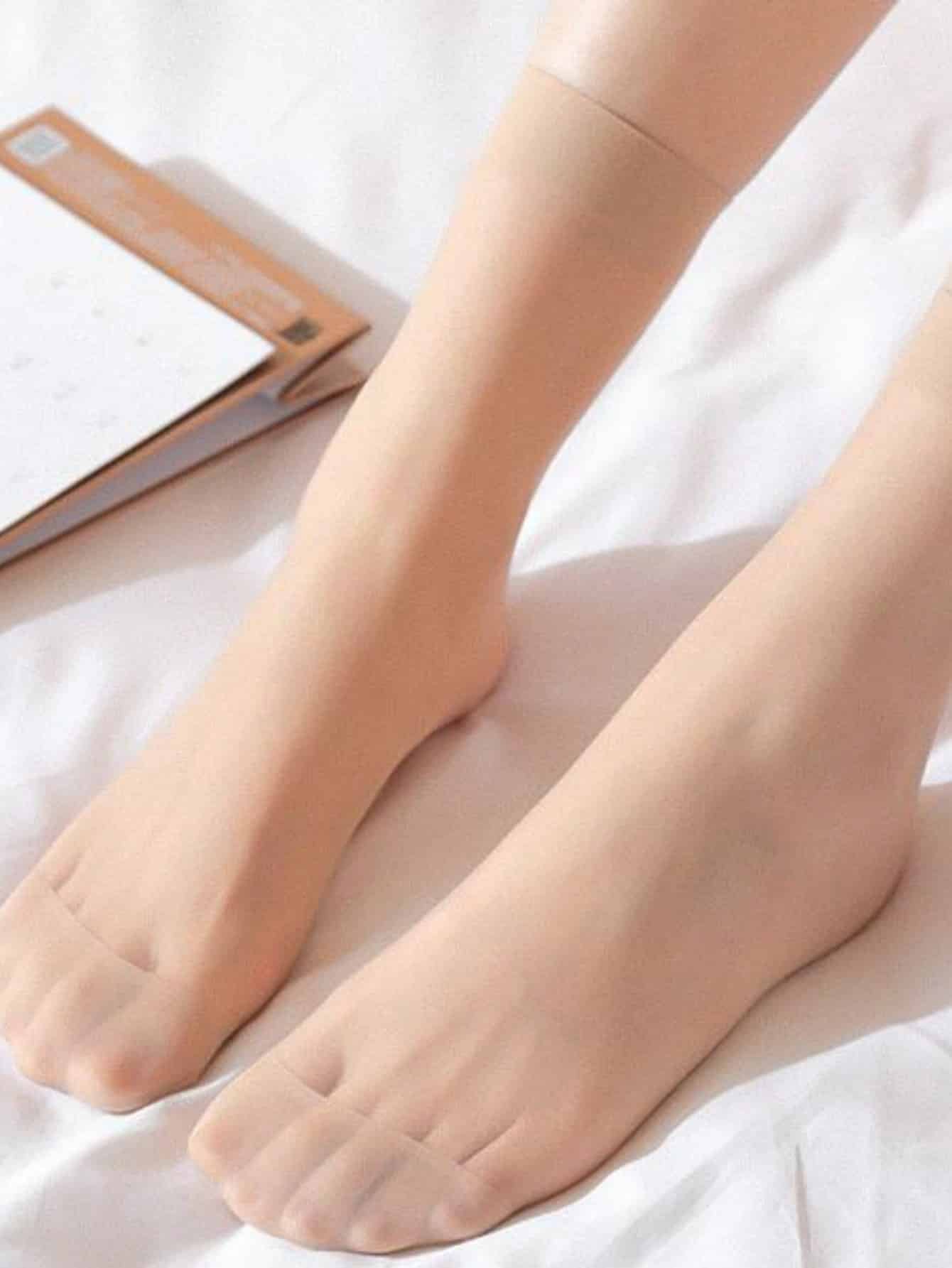 1695091191e6bb161fc4deda4324098f4b4059e6e2 خمس أزواج من الجوارب النسائية القصيرة الكريستالية بلون البشرة مناسبة للاستخدام اليومي